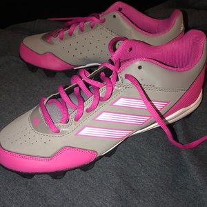 NWOT women’s softball cleats